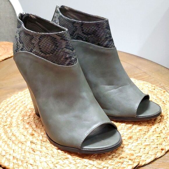 Michael Antonio Charcoal and Snake pattern, peep toe, size 11 , Chunky heel - Picture 1 of 9